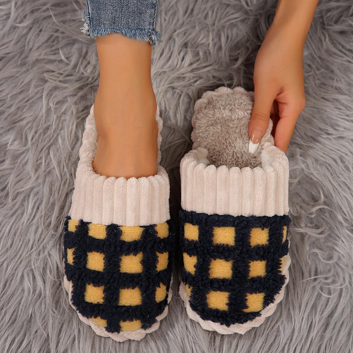

New Fuzzy Slippers Checker Indoor House Shoes Woman Cozy Winter Fluffy House Retro Checkered Print Shoes Slides Women 42 чёрный