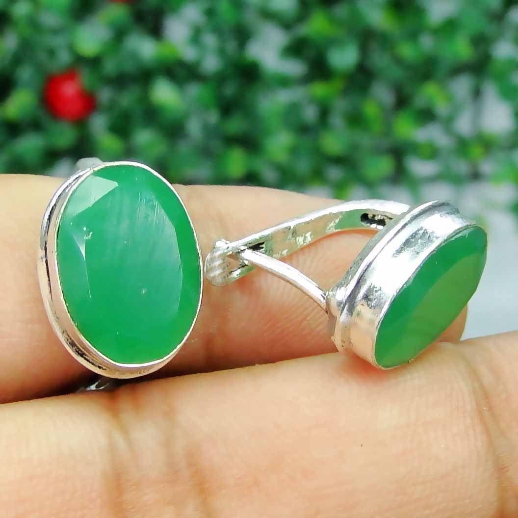 

Серьги с крупным зелёным камнем