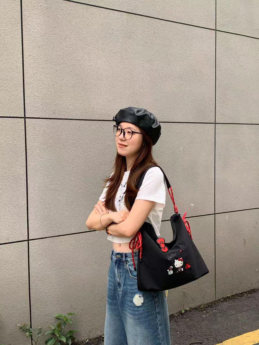 

TOUHELLOKITTY Hello Kitty kt canvas bag women s tote bag large capacity relaxation Korean lazy wind чорний