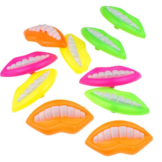 

10 шт., мультяшный свисток, износостойкая, широко применяемая пластиковая полезная портативная мини-игрушка для детей 10pcs