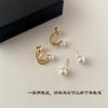A pair of pearl earrings with personalized design stud earrings, new trendy French retro temperament earrings.