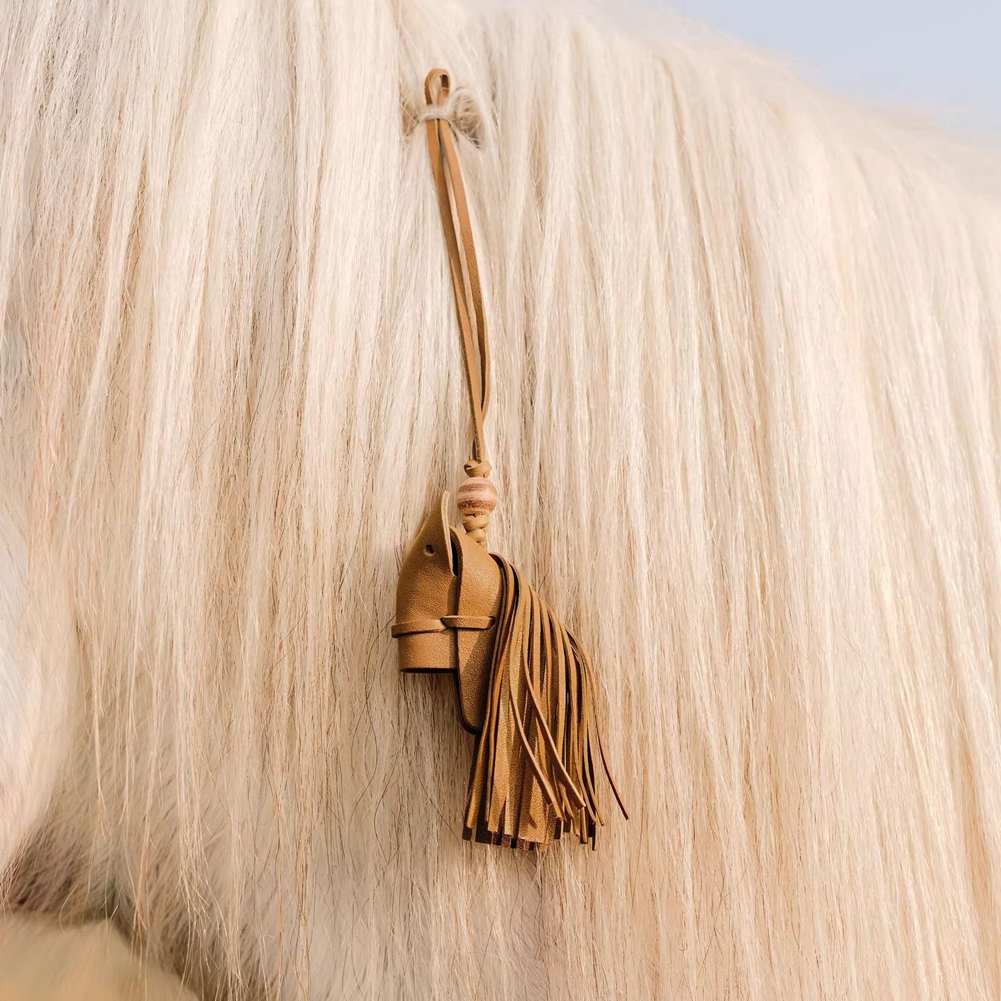 

New s Gift Qiu Same Style Horse Comes To Success Series Cloud Pendant Exquisite Versatile Creative Bag Hanging