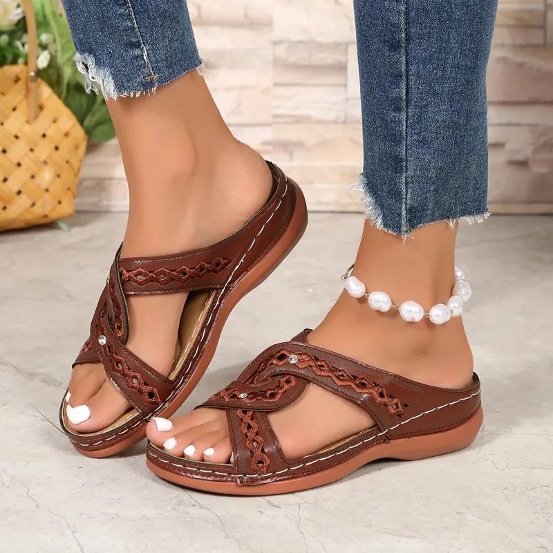 Large Size Slippers Retro Anti Slip Round Toe Sandals Thick Bottom Lightweight Casual Slope Heel Comfortable Shoes for Women