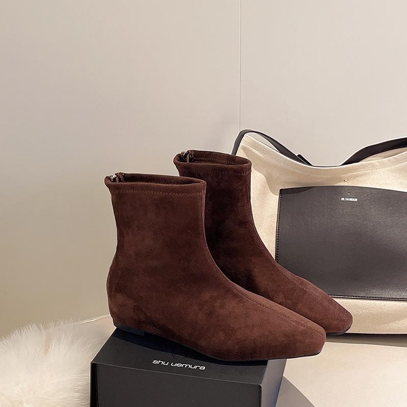 

Осенью 2025 года новые женские короткие ботильоны из ретро-замши на низком каблуке с увеличением внутренней высоты, женские короткие ботильоны с острым носком, женские ботинки Мартин 40 темно-коричневого