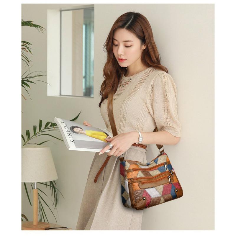 Ladies' Large Capacity Spliced Commuting Shoulder Bag