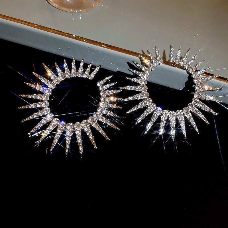 Exaggerated Circle Geometric Earrings - Sunflower Design  Minimalist Luxury  Niche Fashion Earrings