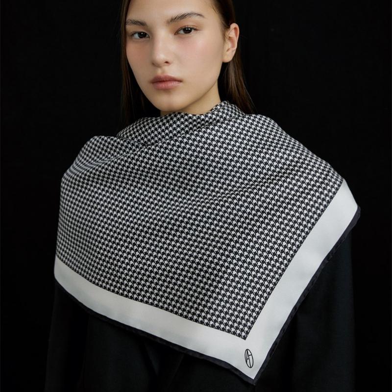 Avvina Pelle Houndstooth Silk Scarf 90   Black