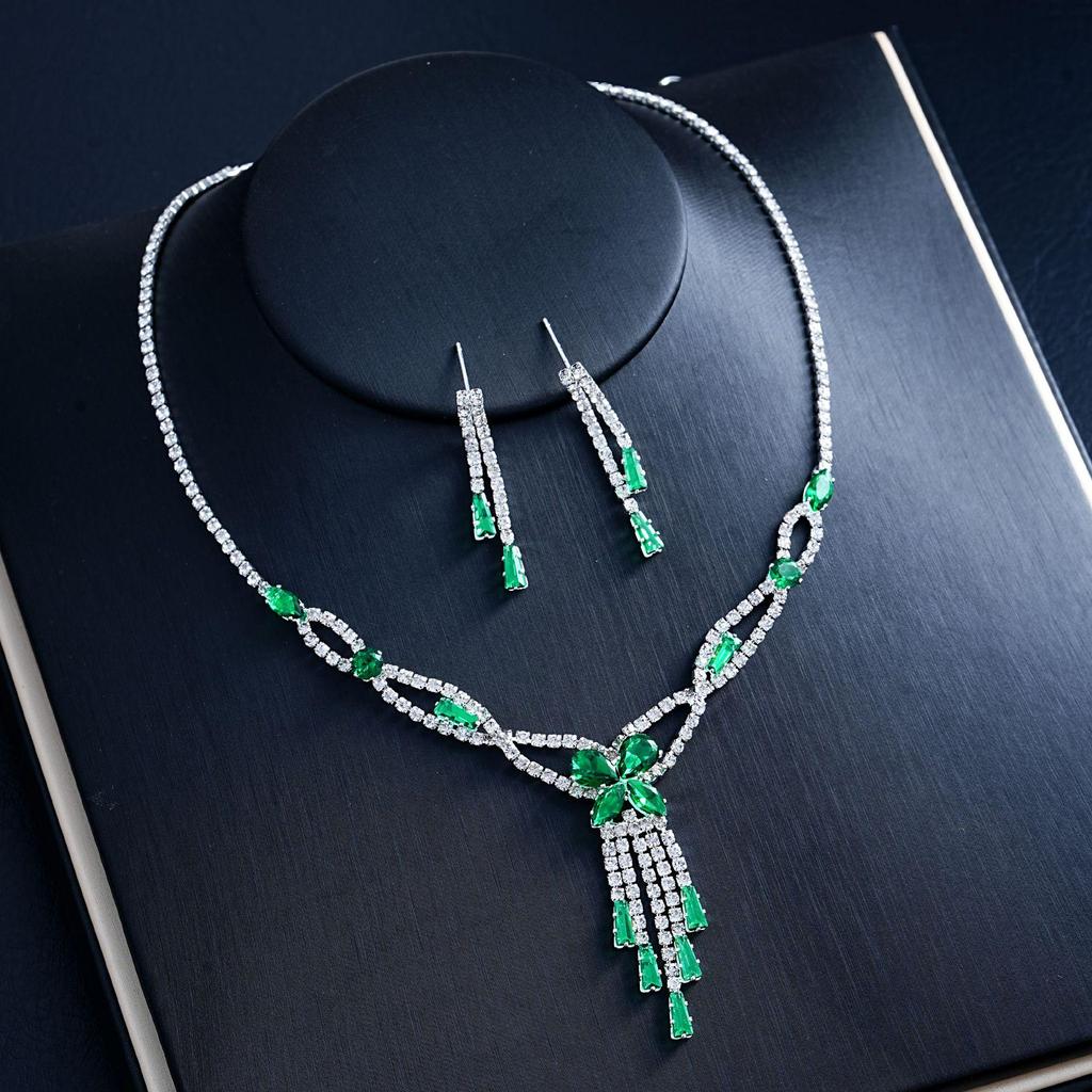 European American Bridal Rhinestone Jewelry Set: Three-Piece Necklace, Earrings, and Claw Chain for Banquets