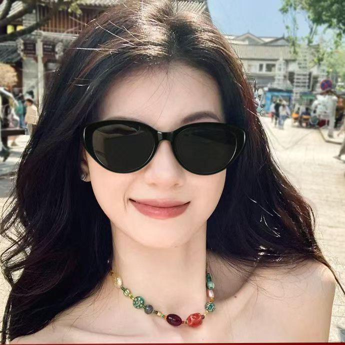 New Cat-Eye Anti-UV High-End Curved Sunglasses - Stylish, Versatile & Trendy Fashion Glasses