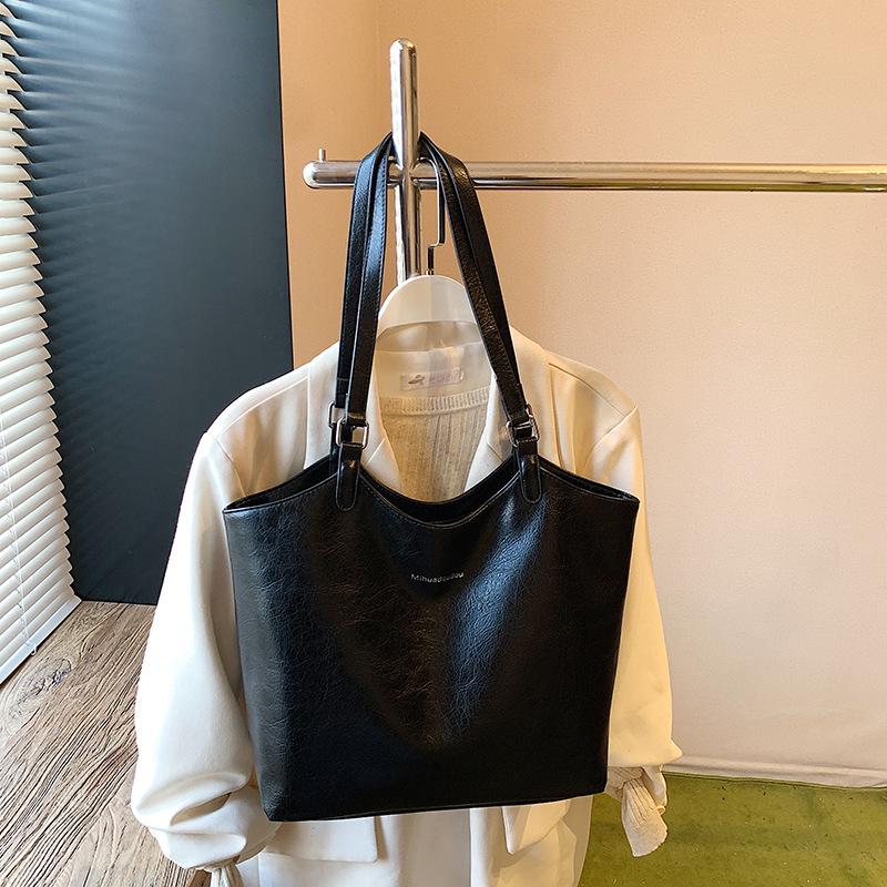 Women's Large Retro Soft Leather Tote: High-Quality, Versatile Fashion Shoulder Bag for School & Commute