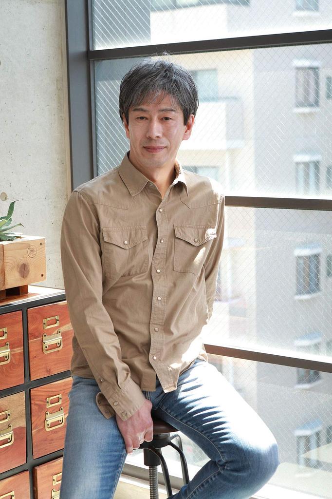 Priscilla Mrs. Half-Wig with Feather Curls, A-116, Heat-Resistant Gray Hair, Gray