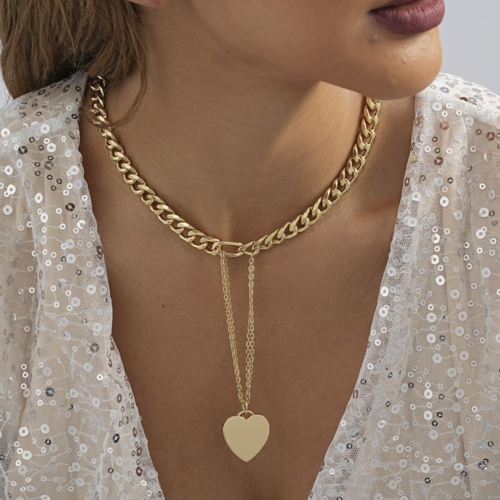 

Chic Gold Heart Pendant Necklace With Unique Tassel Design For Wear Everyday
