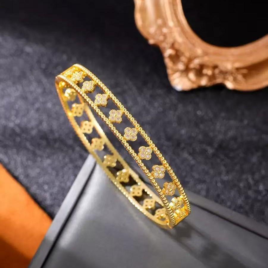 Four-Leaf Clover Hollow Zircon Bracelet - Elegant and Versatile Fashion Accessory