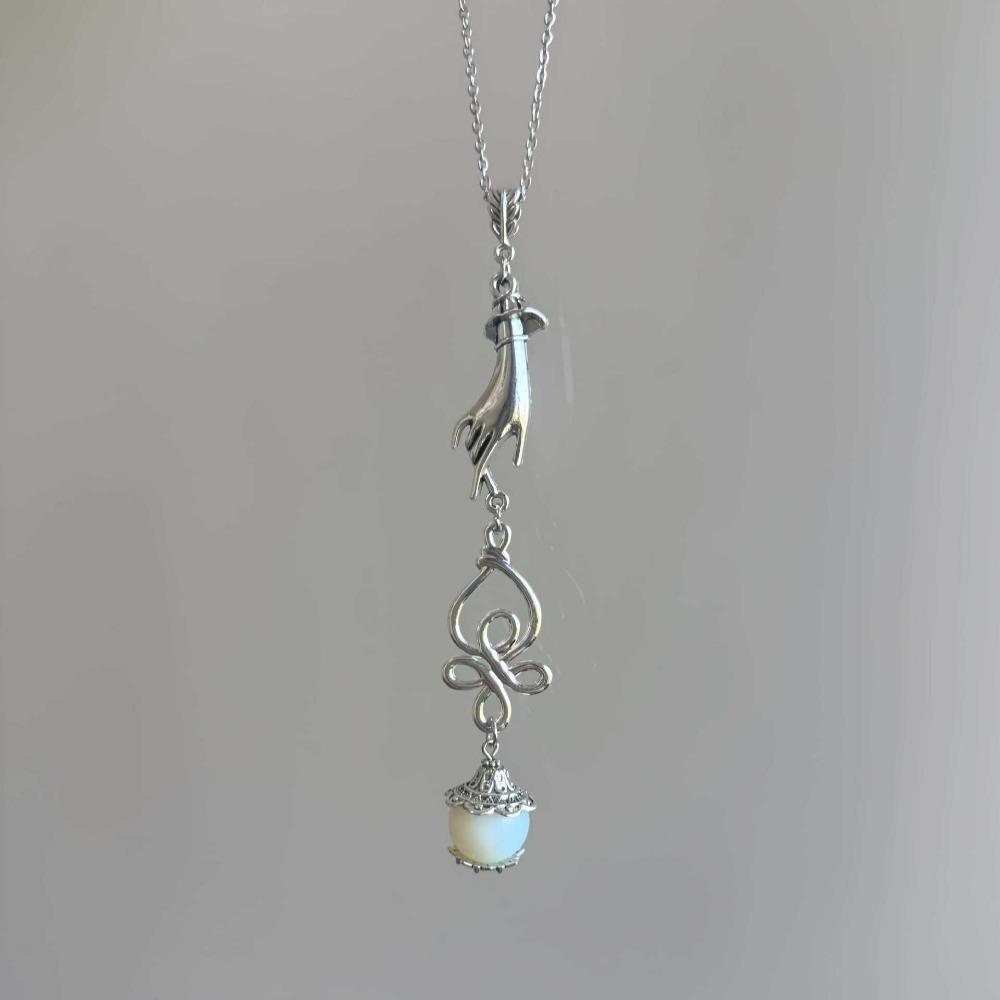 Creative Fashion Celtic Knot Hand-shaped Moonstone Pendant Necklace Women's Gothic Party Witch-style Outfit Jewelry Accessories