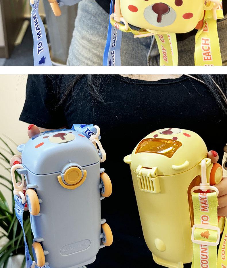 High-Capacity Children's Pop-Up Straw Water Cup - Portable Baby Bus Design