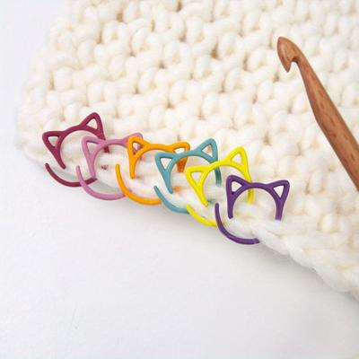 Conjunto de marcadores de ponto de orelha de gato 24 peças para tricô e crochê, anéis de travamento de metal de várias cores, ferramentas de marcador de artesanato para projetos de costura DIY