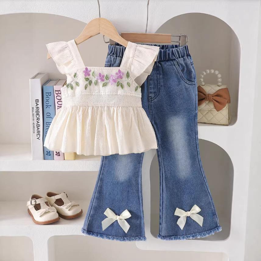 

Girls Fashionable Two-piece Summer Children s Sweet Halter Top + Flared Denim Pants Set 2-3Y