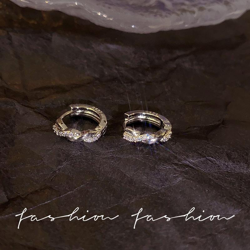 Micro-inlaid zircon circle ear buckle Japanese and Korean simple temperament earrings design ear jewelry round