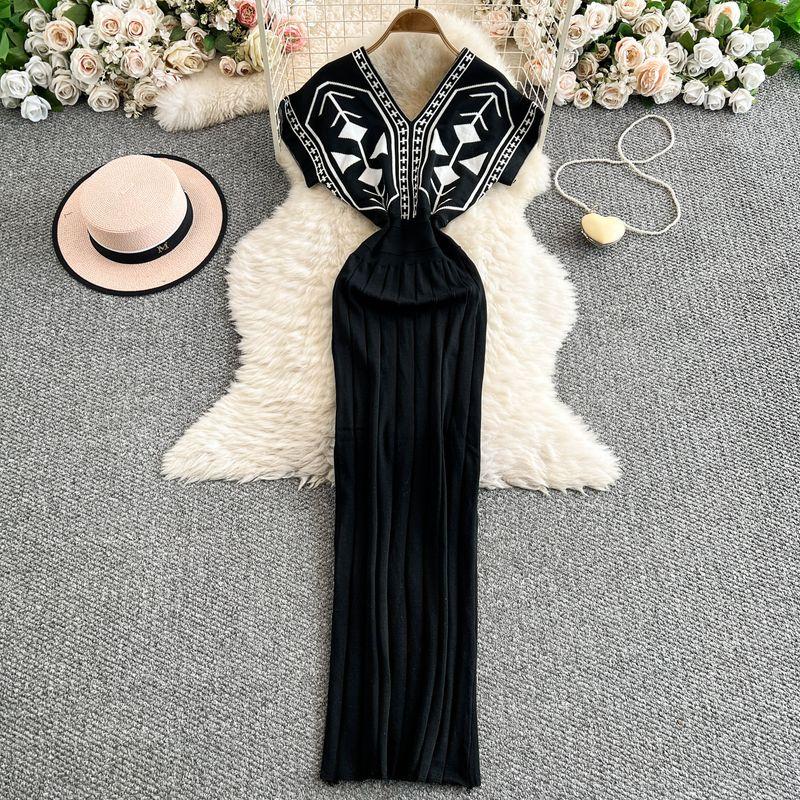 

French style High-Grade Sense Print V-neck Short sleeve Knitted dress Women Summer Flattering Figure Waist Hugging Slimming Sheath Long dress Black One size