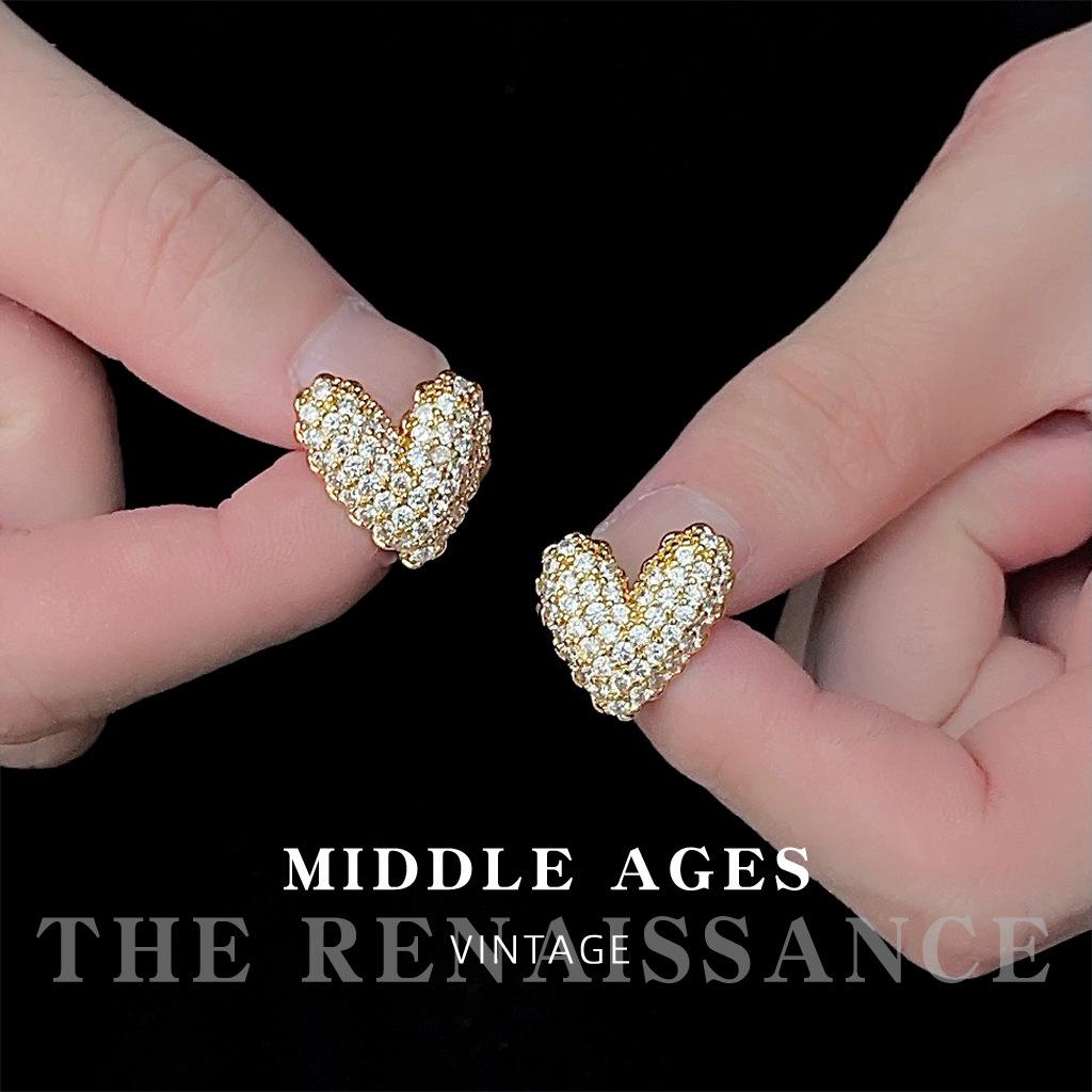 

Light full zircon love stud earrings sweet earrings heavy industry premium retro earrings