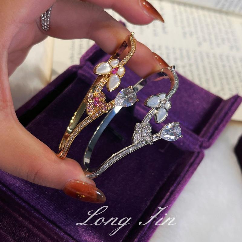 Schmetterlingsarmband Super Schwere Arbeit Schmetterling Weißer Perlmutt Puder Perlmutt Retro Exquisites Armband High-End Leichter Luxus Armband