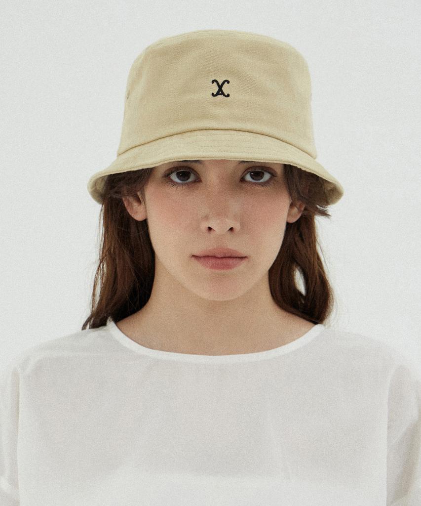 Bajal Va Curved Logo Short Visor Bucket Hat Beige