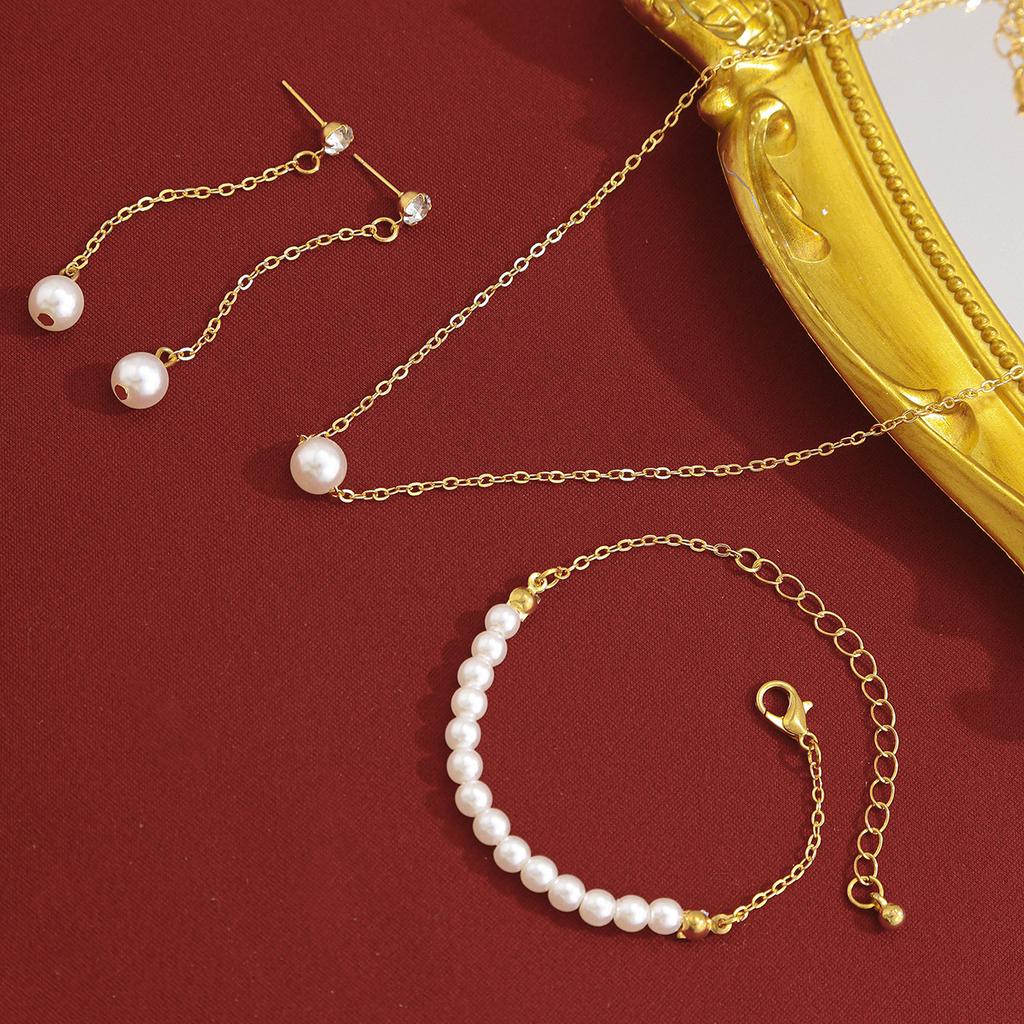 Fashion Imitation Pearl Cross Chain Set Necklace High-end Alloy Iron Chain Collarbone Chain