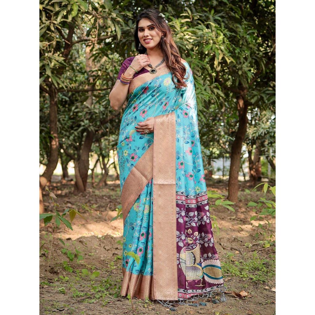 Czysty jedwabny, drukowany cyfrowo sari, emanujący królewskim urokiem dzięki bogatemu pallu i misternej brokatowej bluzce