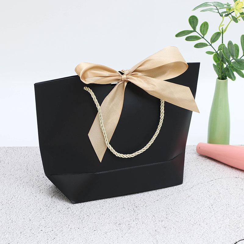 10 Stück Geschenktüten Kleine Geschenkverpackungstüten mit Henkeln Gastgeschenktüten mit goldenem Schleifenband Papiergeschenkverpackungstüten Großpackung für Geburtstag Hochzeit Feiertag
