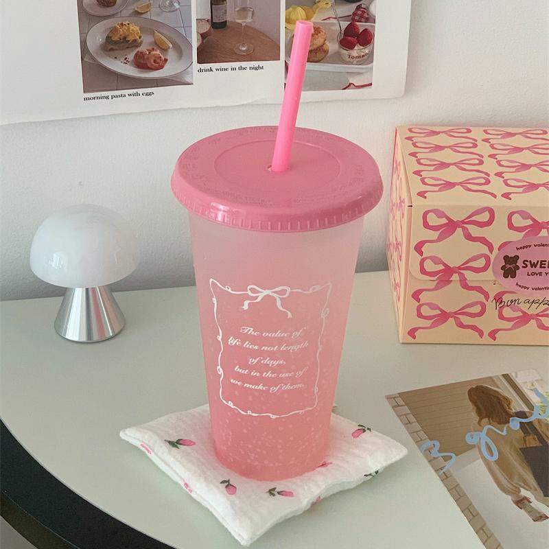 

Бутылка для воды Kawaii, эстетический стакан для льда, кофе, сока, чая, симпатичные пластиковые стаканчики с бантом и крышкой-соломинкой, портативная бутылка для питья 470-700ml