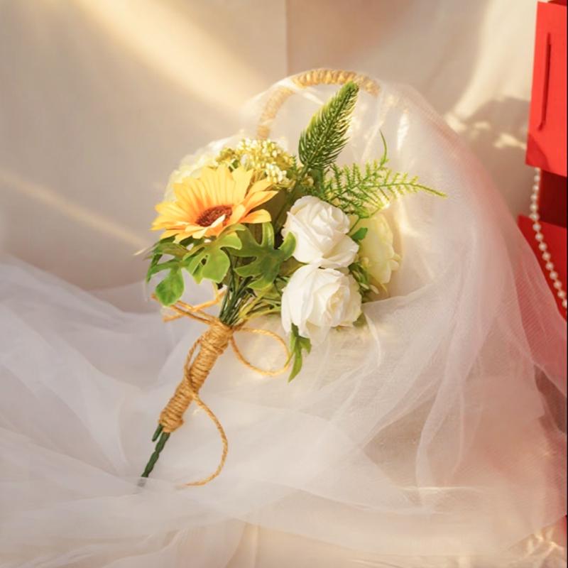 Искусственный свадебный букет из роз для подружек невесты и фотосъемки