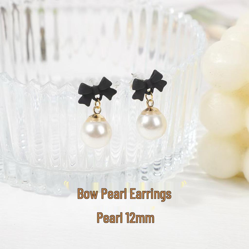 Elegant Pearl Drop Earrings: Gold, Oval, Light Luxury