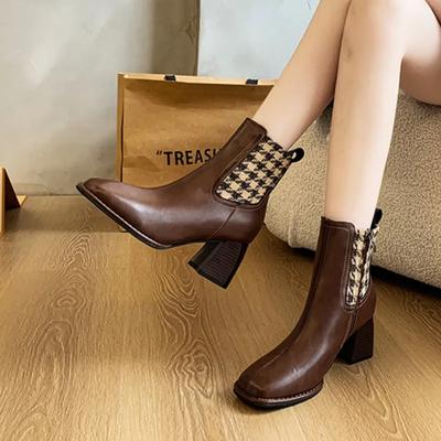 Mode Retro Square Toe Damen Schuhe 2024 Neu Koreanischer Stil Modische Damen Stiefel mit dickem Absatz Einfache und vielseitige schwarze Stiefeletten