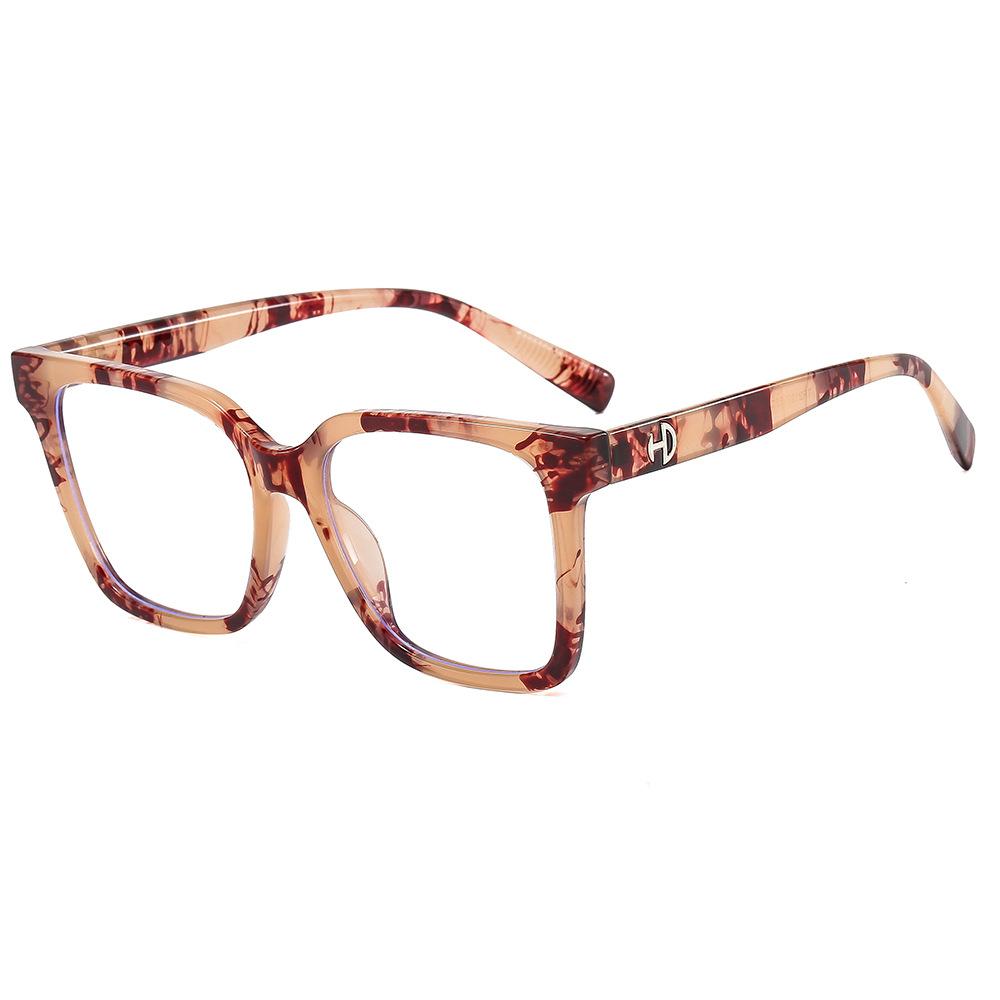 The new TR myopia frame in summer shows a small European and American style with a large frame of anti-blue glasses.