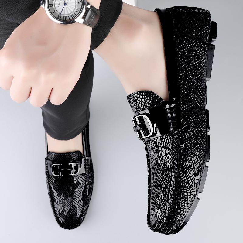 Fashion Men Luxury Comfortable Casual Slip On Non-slip Fashion Metal Buckle Decoration Bean Shoes Snake Skin Pattern Design Loafer Shoes