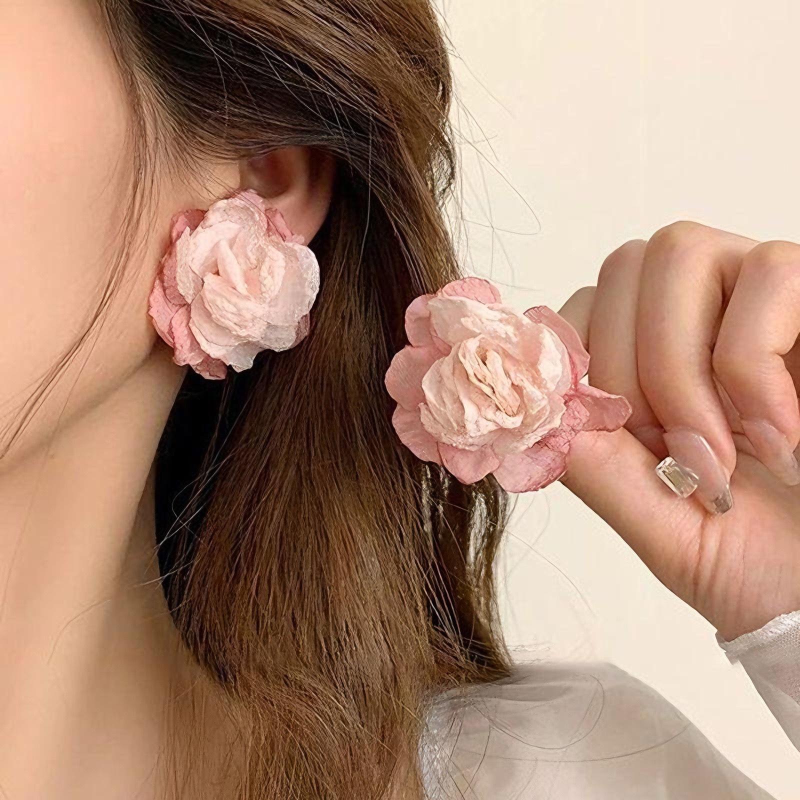 Pink flower stud earrings suitable for summer women s design sense niche earrings popular petal ear jewelry