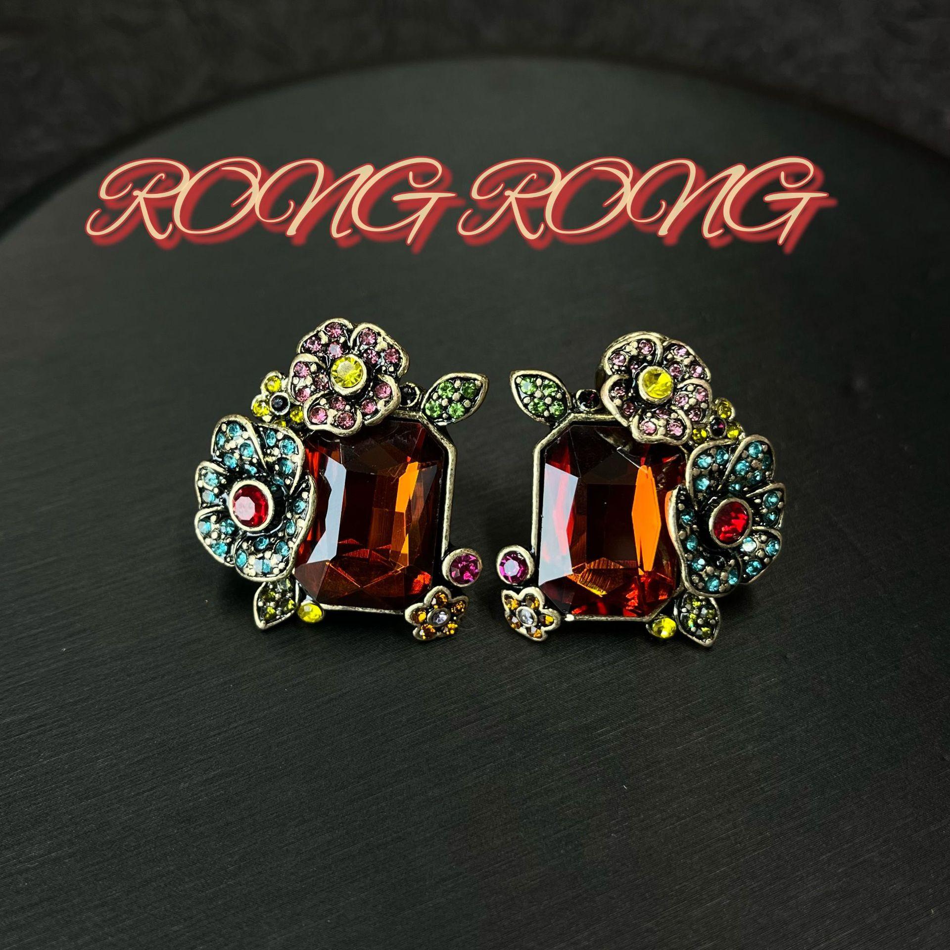 

Medieval Vintage Palace Style Large Flower Colored Gemstone Earrings Meet Standard Of Atmospheric Artistic Retro