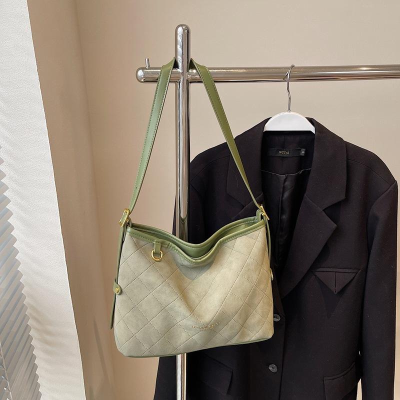 

Large capacity tote bag 2025 autumn and winter new retro shoulder messenger bag fashionable and sweet large capacity shoulder bag 28*11*20 зелёный