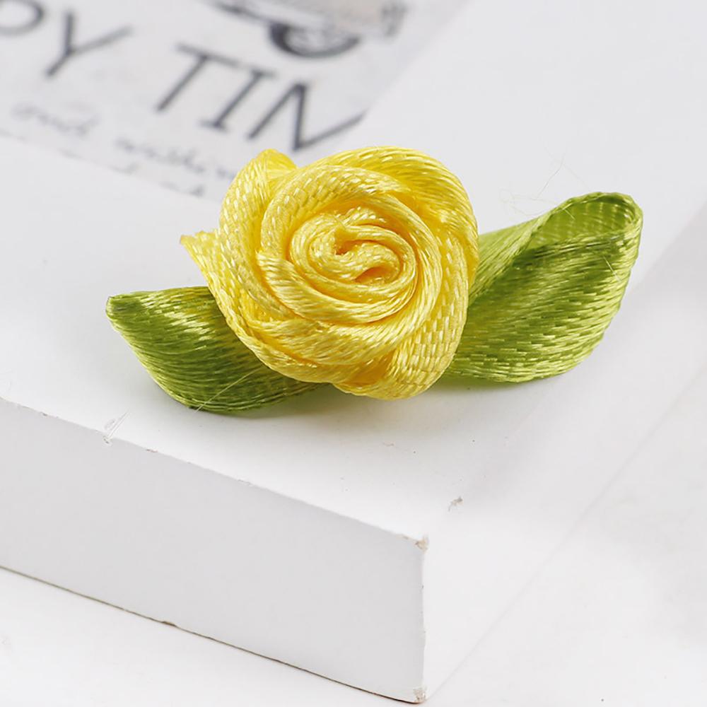 50 szt. Mini Satynowe Kwiatki ze Wstążki Jedwabna Główka Róży Wstążka DIY Ślubne Kokardy Aplikacje Rękodzieło Szycie Dodatki do Odzieży Dekoracje