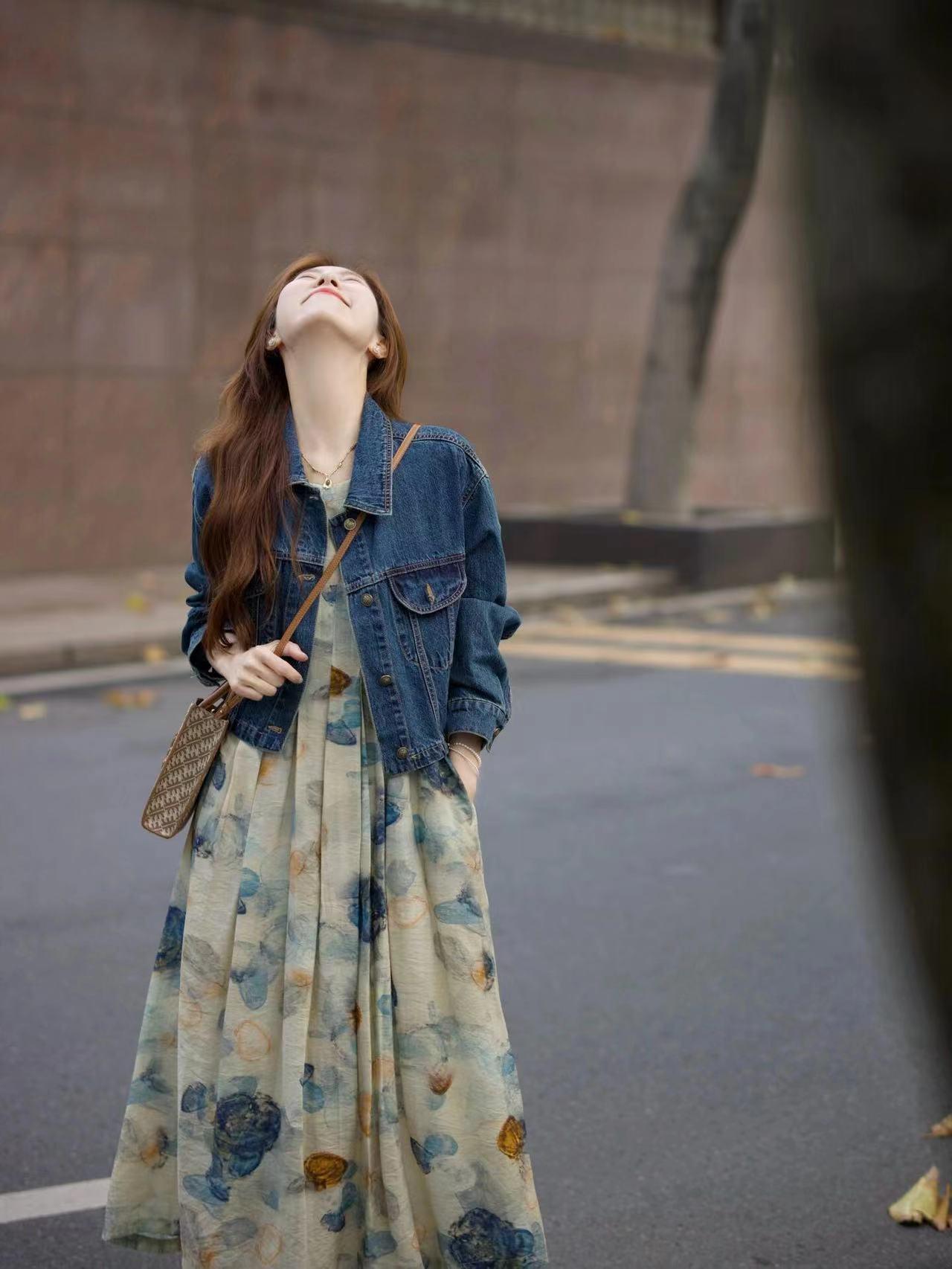 

Комплект із двох предметів: сукня з тушшю та джинсова куртка, осінь 2024 – модний легкий стиль для дорослих XL