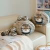 Oreiller Peluche Chat Câlin Simulation Réaliste Oreiller Chat Mignon Jouet Peluche Manul Décoration de Chambre