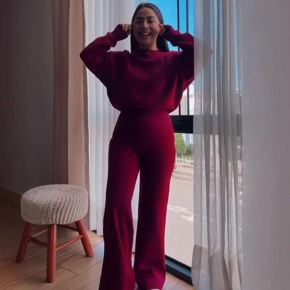 

Лето 2025 Женский Повседневный Европейский и Американский Свободный Вязаный Комплект из Рубашки и Брюк Extra Small