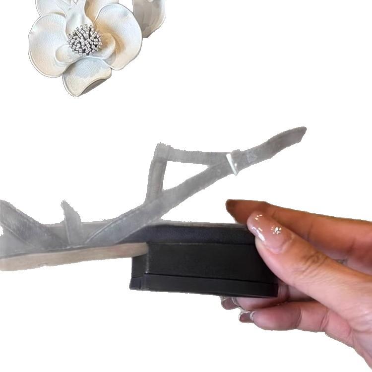 Sheepskin version~ French flower one-word sandals women's spring and summer new fairy wind soft leather beach open-toed sandals