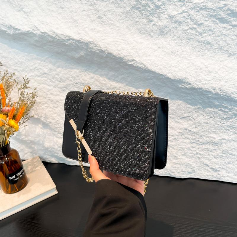 Foreign Style Winter Fashion Popular Chain New Shoulder Bag Women's Light Luxury Commuting Versatile Simple Messenger Bag