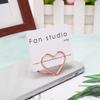 Kovový stojánek na přání ve tvaru srdce Opakovaně použitelný rozkošný náhradní Dekorativní domov Svatební foto Memo Menu Note Clip Stojan