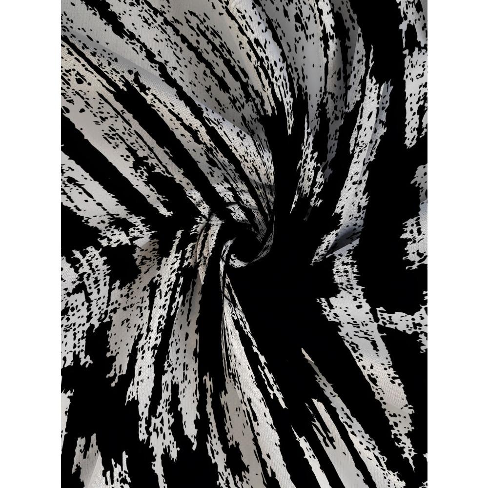 Women's Plus Size with Pocket Design Stylish Black and White Abstract Printed Loose Long Sleeve Top