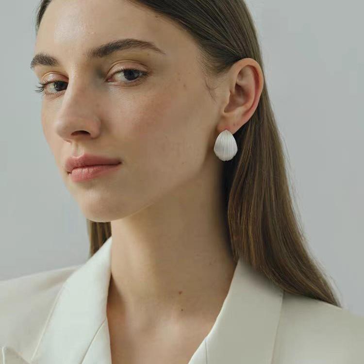 Versatile European & American Hook Craft Round Brushed Hoop Earrings - Niche, Fashionable, High-End Studs for Women