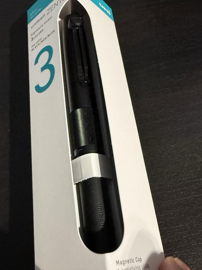 Penna a sfera a scatto uniball ZENTO Modello Signature 3 colori 0,5 mm M-Nero Nero Rosso Blu