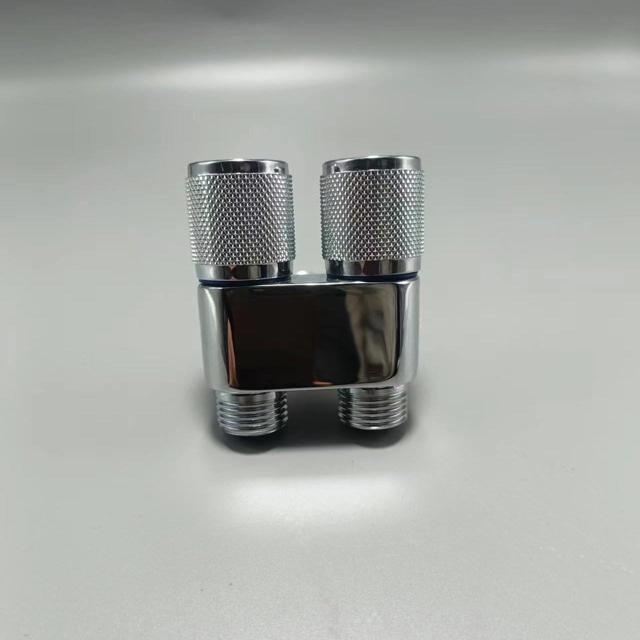 

Полностью медный угловой вентиль с двойным управлением и набор пистолета-распылителя под давлением для смыва в ванной комнате