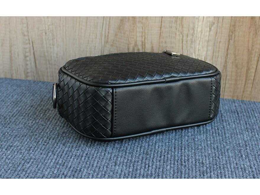 Korean Soft Leather Retro Crossbody Bag - Unisex Large Capacity Pillow Design for iPad